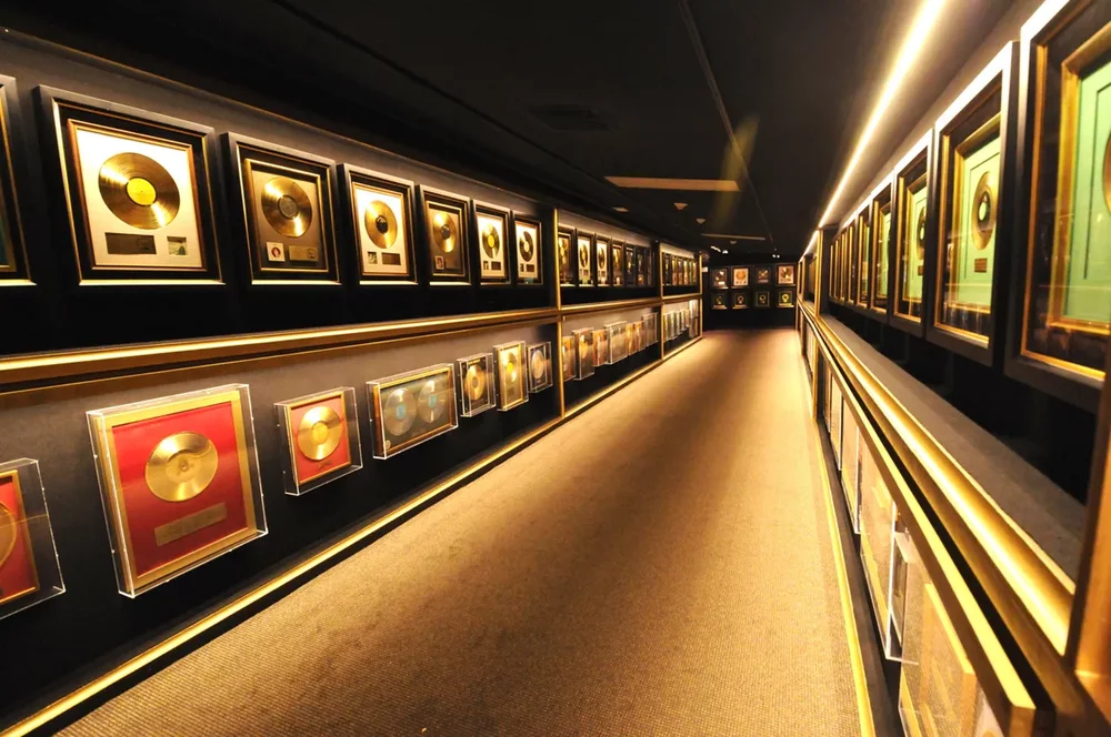 hall-of-gold-records-on-wall.thumb.webp.bbaf5841308896b535956fd9be0ad49c.webp