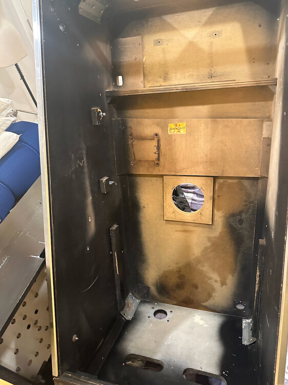 InsideCleaned.thumb.jpeg.360556c1fdff6203e3e480ad7829f1f2.jpeg