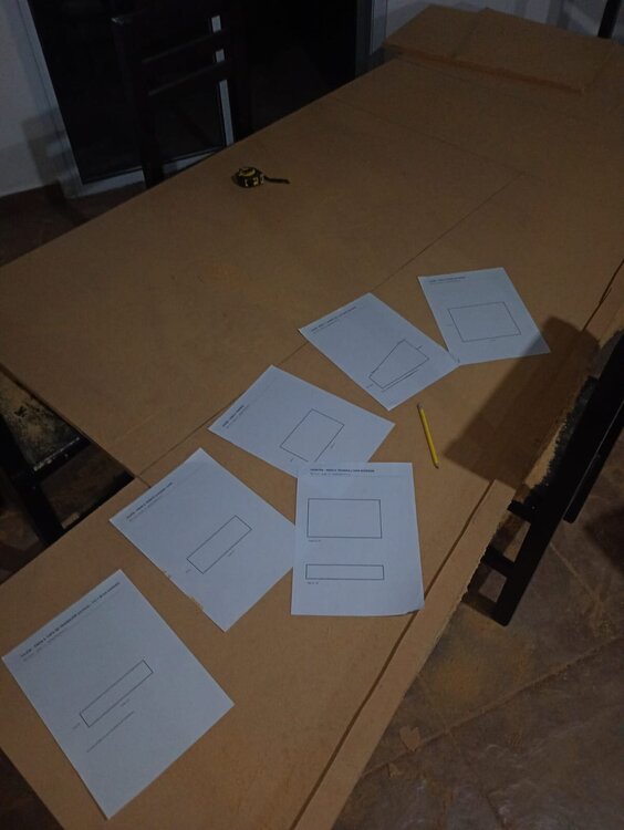 Planos en mesa.jpeg